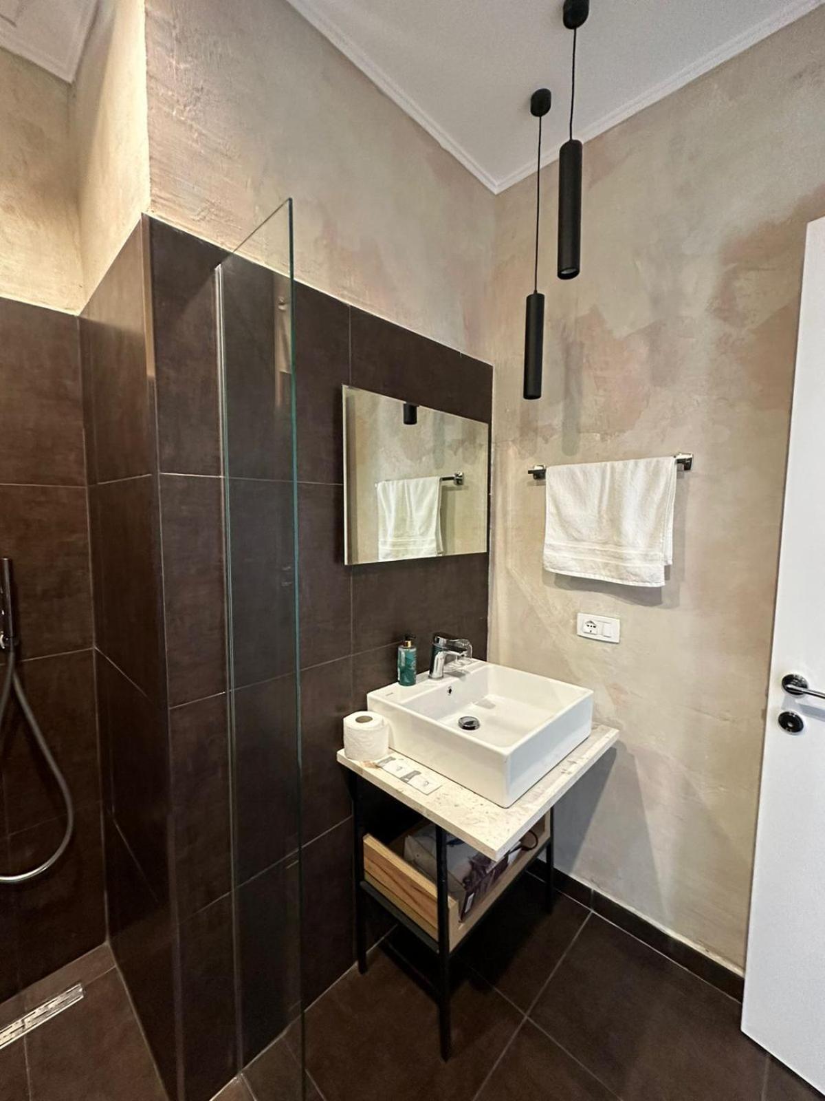 Central Comfort Suites Tirana Kültér fotó